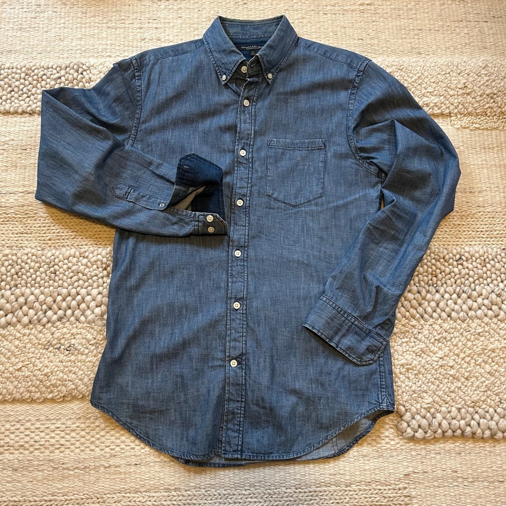 Banana Republic denim shirt w/ wabash pattern inside sleeve - slim size medium